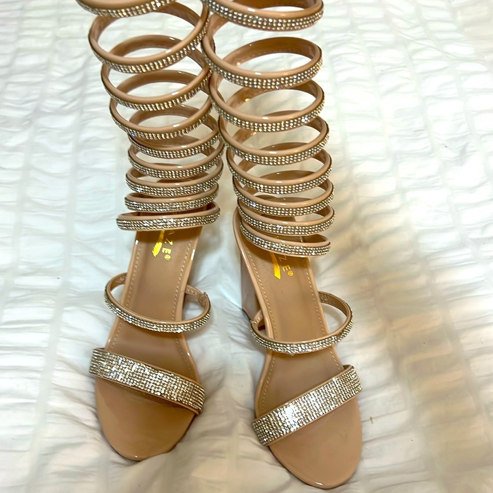 Nude Heels the rhinestones absolutely stunning. 🤩